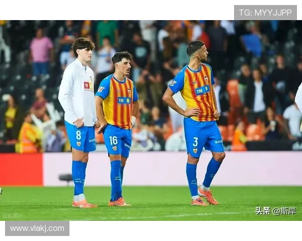 瓦伦西亚保级形势变化、对赛季走势形成制约与竞争格局调整 瓦伦西亚保级形势变化、对赛季走势形成制约与竞争格局调整