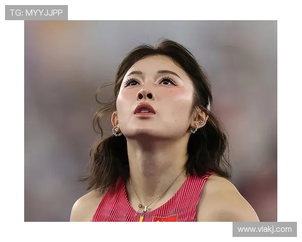 吴艳妮赛前涂指甲油的样子,真的不像来比赛的 吴艳妮赛前涂指甲油的样子,真的不像来比赛的