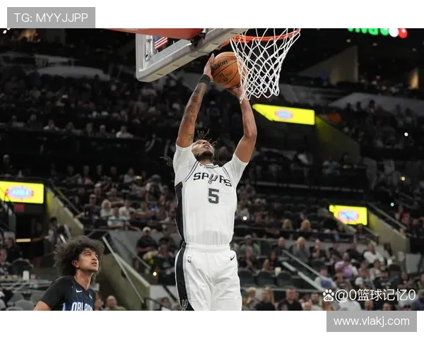 卡斯尔无球跑动制造空位，三分效率领跑新秀